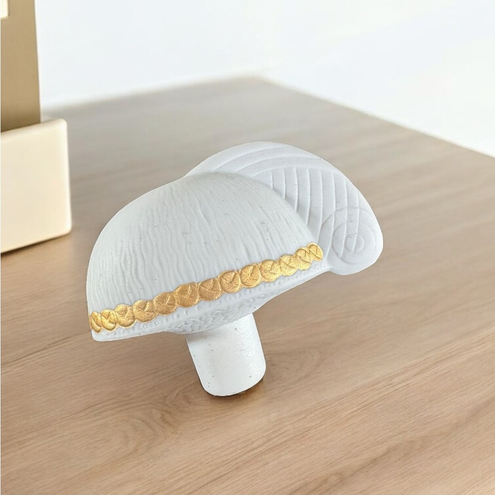 LLADRO White Gold Bottle Stopper Spanish Porcelain Collectible Wine Bottle